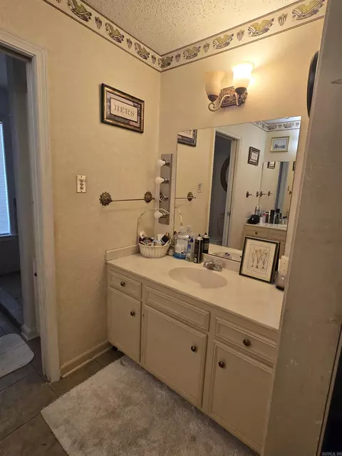 Bath - 8408 Griggs Rd, Pine Bluff, AR 71603 photo 4 of 4