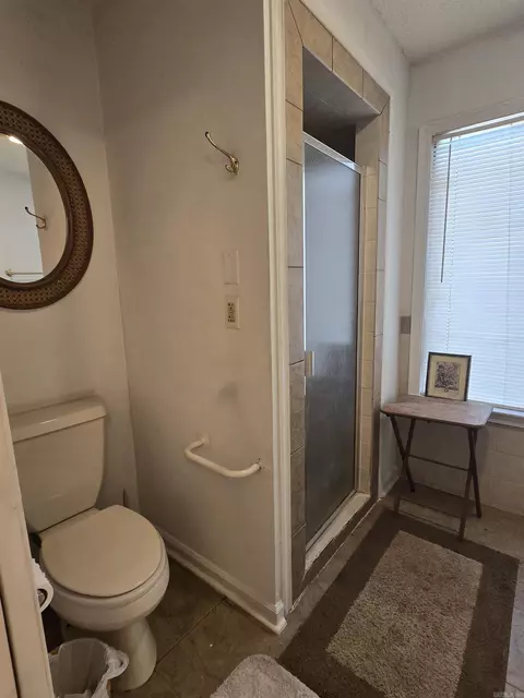 Bath - 8408 Griggs Rd, Pine Bluff, AR 71603 photo 3 of 4