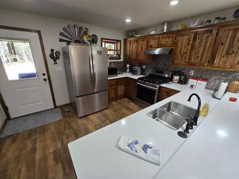Kitchen - 225 Dogwood Trl, Quitman, AR 72131 photo 4 of 5