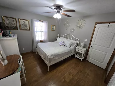 Bedroom - 225 Dogwood Trl, Quitman, AR 72131 photo 5 of 10