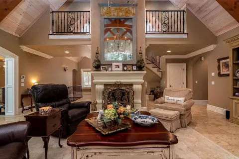 Living - 263 Lakeview Dr, Edgemont, AR 72044 photo 3 of 5
