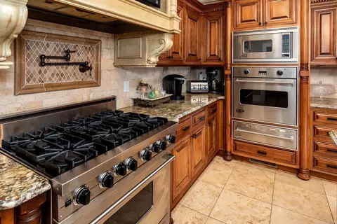 Kitchen - 263 Lakeview Dr, Edgemont, AR 72044 photo 4 of 8
