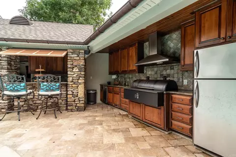 Kitchen - 263 Lakeview Dr, Edgemont, AR 72044 photo 7 of 8