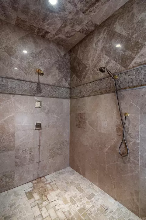 Bath - 263 Lakeview Dr, Edgemont, AR 72044 photo 3 of 3