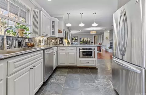 Kitchen - 10 Southern Pnes, Pine Bluff, AR 71603 photo 5 of 6