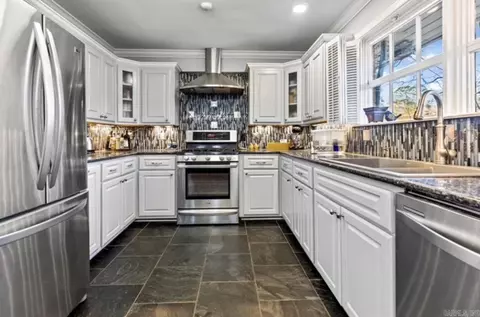 Kitchen - 10 Southern Pnes, Pine Bluff, AR 71603 photo 6 of 6