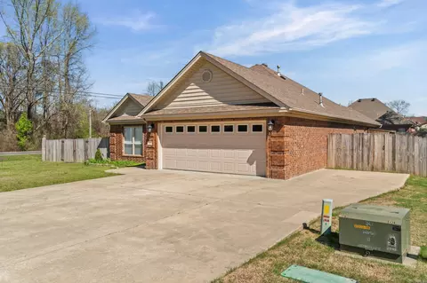 Exterior - 11 Tradewinds Dr, Cabot, AR 72023 photo 3 of 6