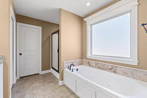 Entry Way - 11 Tradewinds Dr, Cabot, AR 72023 photo 2 of 2
