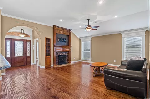 Living - 11 Tradewinds Dr, Cabot, AR 72023 photo 1 of 2