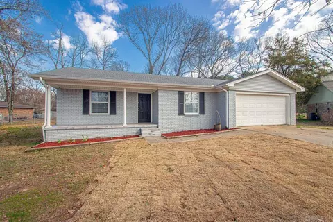 16 Carmen Ct, Jacksonville, AR 72076