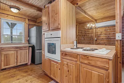 Kitchen - 82 Mckenzie Ln, Scott, AR 72142 photo 2 of 3