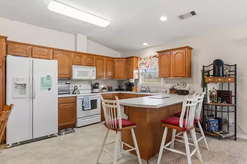Kitchen - 38 Devonshire Cir, Lakeview, AR 72642 photo 1 of 2