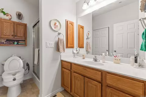 Bath - 38 Devonshire Cir, Lakeview, AR 72642 photo 2 of 2