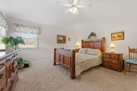 Bedroom - 38 Devonshire Cir, Lakeview, AR 72642 photo 4 of 5