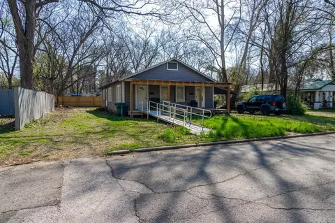 Exterior - 240 Ash St, Conway, AR 72034 photo 2 of 6