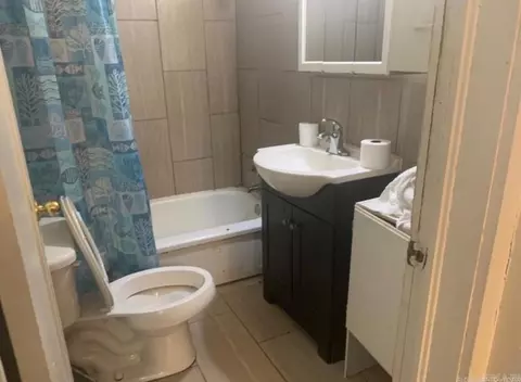 Bath - 240 Ash St, Conway, AR 72034 photo 1 of 2
