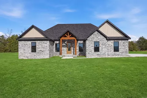 75 Emerald Ln, Greers Ferry, AR 72067