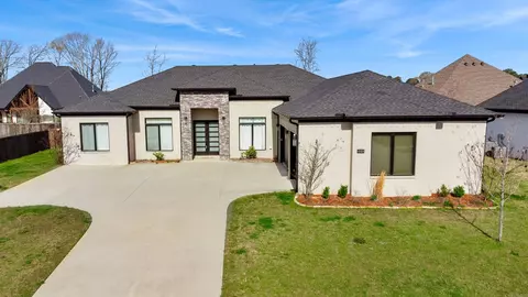 4904 Lake Vista Dr, Benton, AR 72019