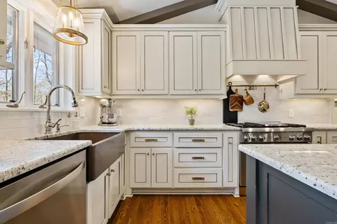 Kitchen - 9721 Congo Rd, Benton, AR 72019 photo 4 of 6