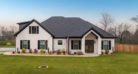 8036 N Shoreline Blvd, Benton, AR 72019