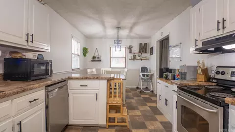 Kitchen - 303 Washington St, Mountain View, MO 65548 photo 1 of 4
