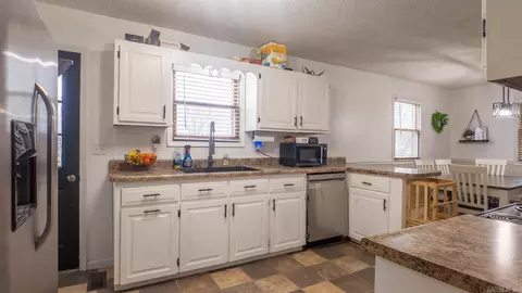 Kitchen - 303 Washington St, Mountain View, MO 65548 photo 2 of 4