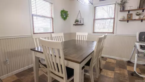 Dining - 303 Washington St, Mountain View, MO 65548 photo 1 of 2