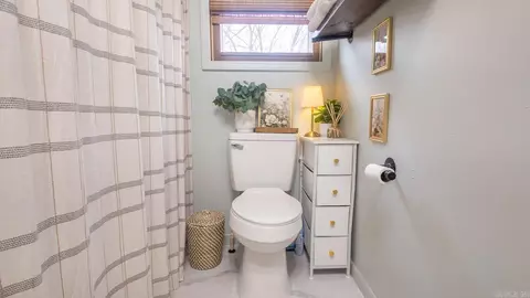 Bath - 303 Washington St, Mountain View, MO 65548 photo 3 of 3