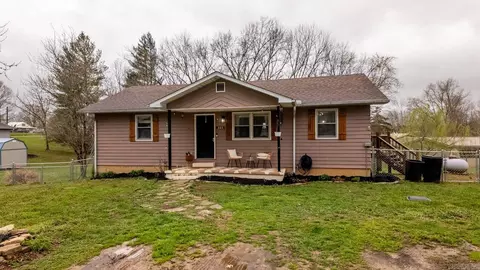 Exterior - 303 Washington St, Mountain View, MO 65548 photo 1 of 7