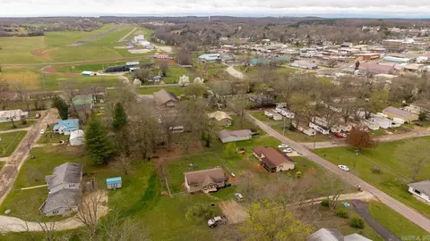 View/Area - 303 Washington St, Mountain View, MO 65548 photo 3 of 7