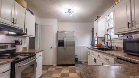 Kitchen - 303 Washington St, Mountain View, MO 65548 photo 4 of 4