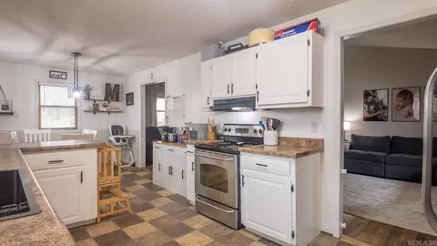 Kitchen - 303 Washington St, Mountain View, MO 65548 photo 3 of 4