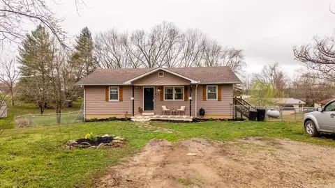 Exterior - 303 Washington St, Mountain View, MO 65548 photo 2 of 7