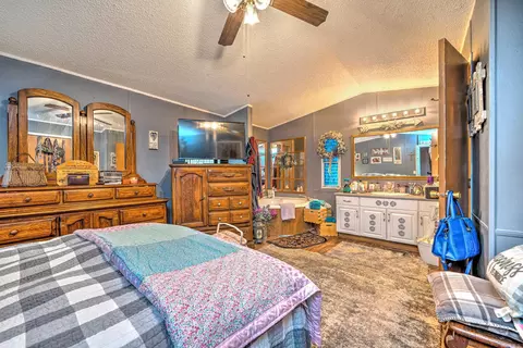 Bedroom - 1734 Crosstrails Rd, De Queen, AR 71832 photo 2 of 4