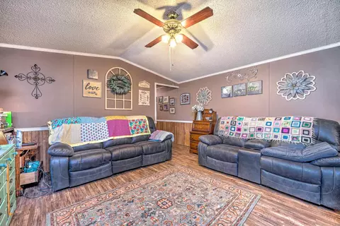 Living - 1734 Crosstrails Rd, De Queen, AR 71832 photo 2 of 3