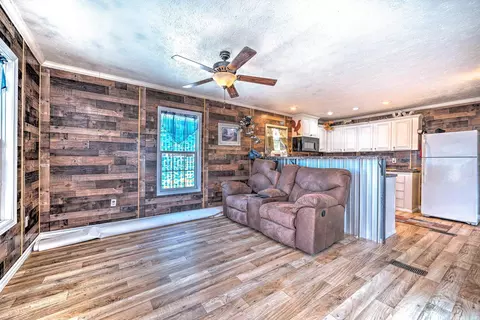 Living - 1734 Crosstrails Rd, De Queen, AR 71832 photo 3 of 3