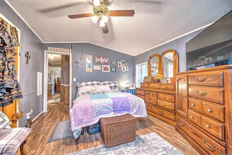 Bedroom - 1734 Crosstrails Rd, De Queen, AR 71832 photo 3 of 4