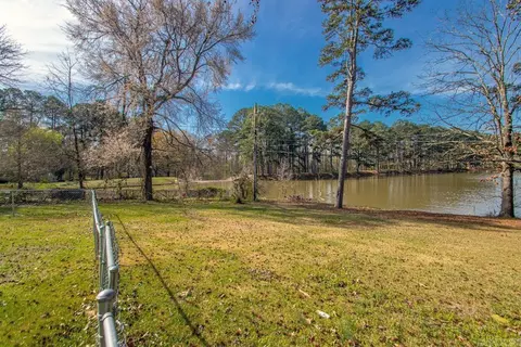 Exterior - 1812 E Lakeview, Benton, AR 72015 photo 7 of 12