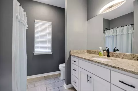 Bath - 1812 E Lakeview, Benton, AR 72015 photo 3 of 3