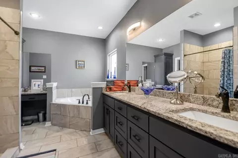 Bath - 1812 E Lakeview, Benton, AR 72015 photo 1 of 3