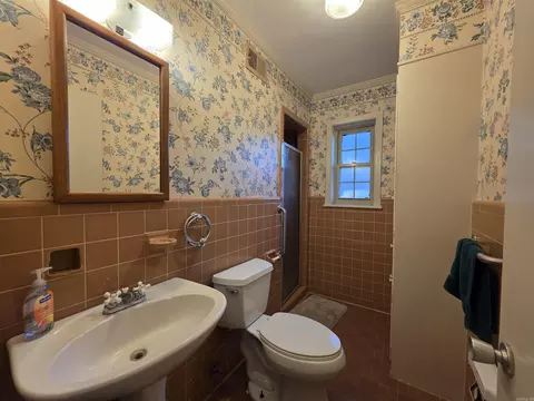Bath - 4501 S Cherry St, Pine Bluff, AR 71603 photo 2 of 2
