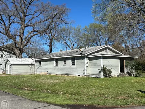 8 Locust St, Mayflower, AR 72106