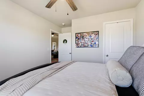 Bedroom - 28 Candlelight Dr, Conway, AR 72032 photo 4 of 6