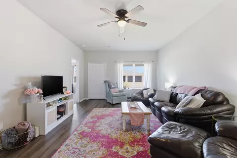 Living - 28 Candlelight Dr, Conway, AR 72032 photo 4 of 5