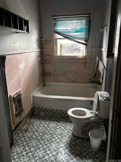 Bath - 315 W 15th Ave, Pine Bluff, AR 71601 photo 1 of 2