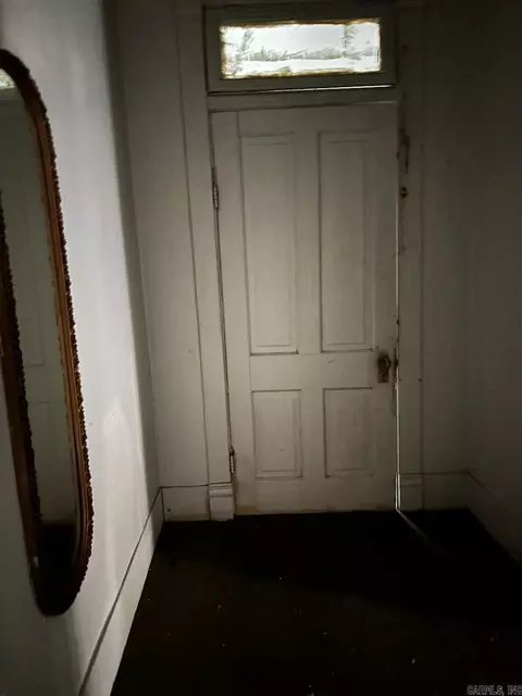 Entry Way - 315 W 15th Ave, Pine Bluff, AR 71601 photo 3 of 3
