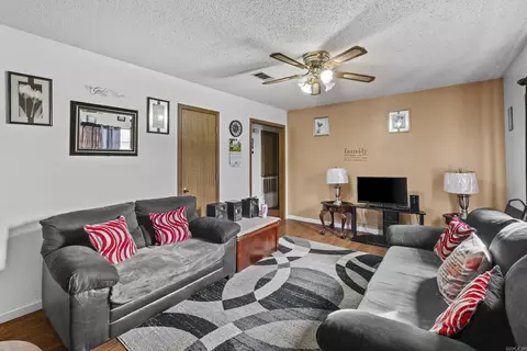 Living - 723-727 731 Third Ave, Conway, AR 72032 photo 1 of 1
