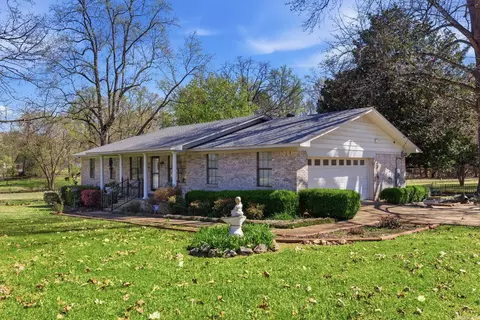 393 Brown Ln, Benton, AR 72019