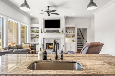 Kitchen - 1709 Vine Maple Dr, Benton, AR 72019 photo 4 of 5
