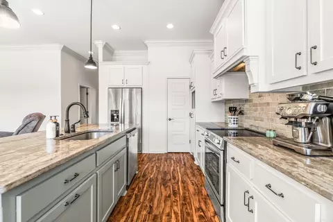 Kitchen - 1709 Vine Maple Dr, Benton, AR 72019 photo 5 of 5